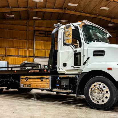 New 2025 Mack MD6 Jerr-Dan Car Carrier