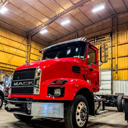 New 2025 Mack MD6 Jerr-Dan Car Carrier